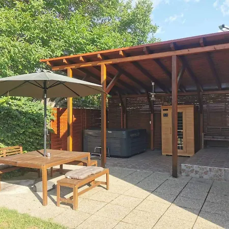 Garden Vendeghaz Holiday home Velence